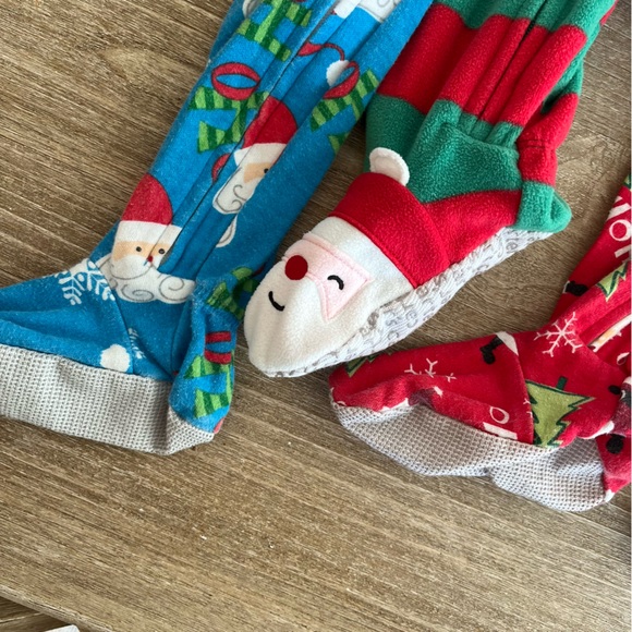 Set of 3 Christmas PJs Unisex size 12-18 footies Santa - Picture 2 of 7